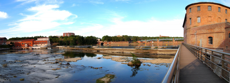 File:Toulouse Garonne river.jpg