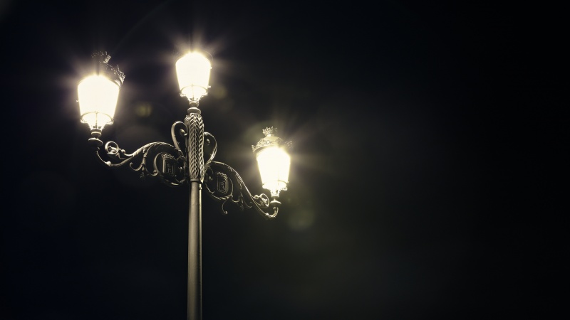 File:Street lamp fedora wallpaper 16 9.jpg