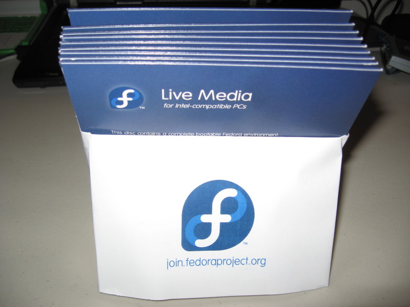 File:Fedora Media Box Back.jpg