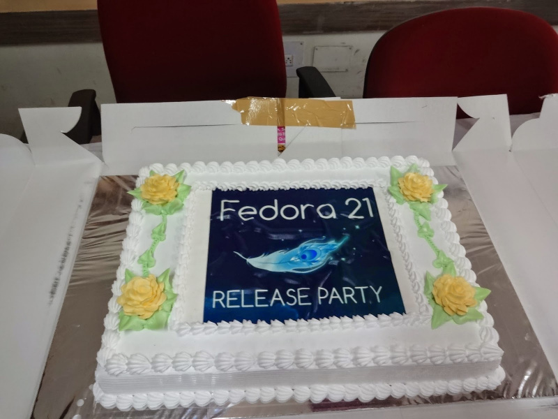 Fedora 21 cake.png